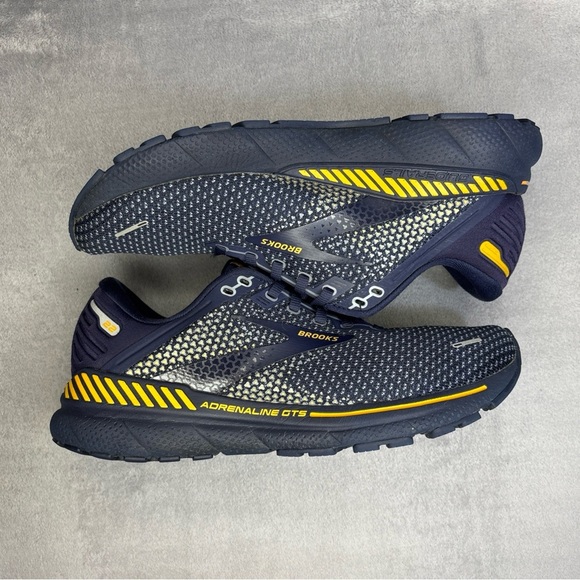 🔥🔥🔥Brooks Men's Athletic Shoes - Navy and Yellow Size: 9🔥🔥🔥 - Picture 10 of 11